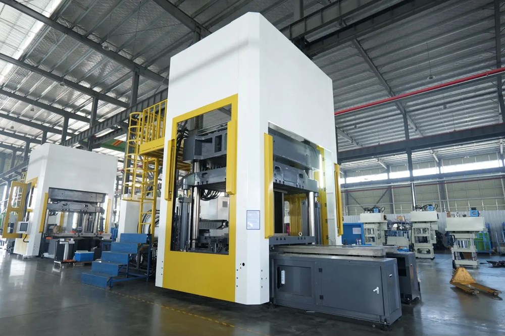 100 Ton Hibrit Dikey Enjeksiyon Makinesi