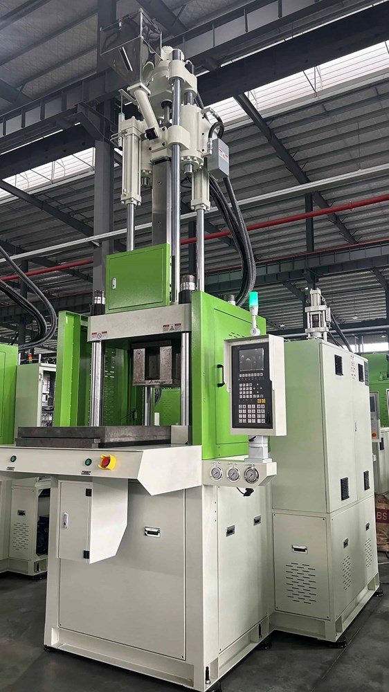 80 Ton Kayar Tablalı Dikey Enjeksiyon Makinesi